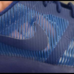 Nike royal blue shoes